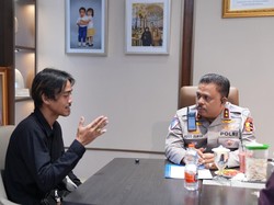 Viral Aksi Heroik di Tol Japek, Kakorlantas Beri Penghargaan ke Sopir Truk