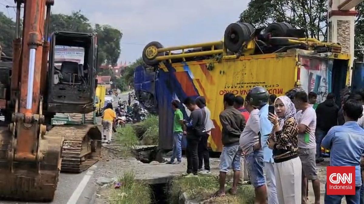 Kecelakaan Beruntun di Padang Panjang Sumbar: 5 Orang Tewas, 4 Terluka