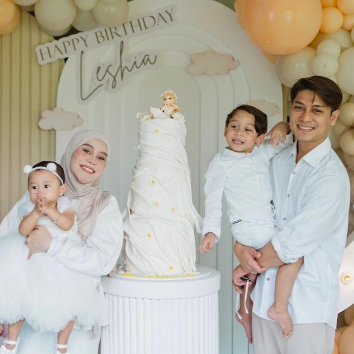 <p>Tahun pertama Si Kecil selalu jadi momen paling berkesan setiap orang tua, termasuk bagi pasangan Lesti Kejora dan Rizky Billar. Pada 25 Januari 2026, Lesti dan Rizky baru saja merayakan ulang tahun anak keduanya, Leshia Tivana Billar, yang genap berusia satu tahun. (Foto: Instagram @lestikejora)</p>