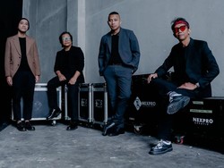 Lirik Lagu Mendengar Kabar - The Rain