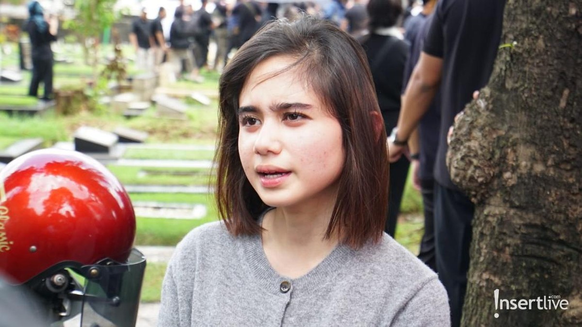 Pemakaman Lucky Element - Insertlive&period;com