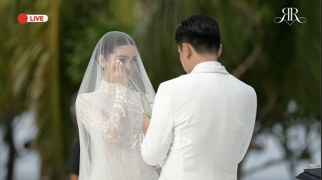 7 Potret Tangis Bahagia Rayn Wijaya dan Ranty Maria Ucap Janji Suci Pernikahan