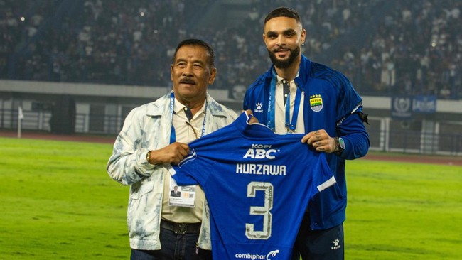 Media Belanda takjub melihat Persib Bandung merekrut mantan pemain Paris Saint-Germain (PSG), Layvin Kurzawa, pada bursa transfer tengah musim 2025/2026.