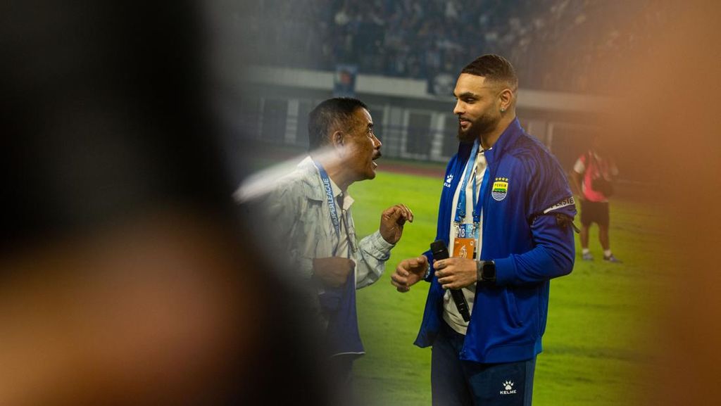 Bojan Hodak Lempar Sinyal Kurzawa Debut di Persib vs Malut United