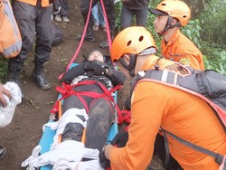 Pendaki Perempuan Terpeleset Saat Turun Gunung Abang