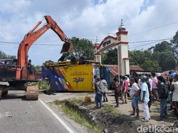 Laka Beruntun di Padang Panjang, Jalur Menuju Bukittinggi Ditutup