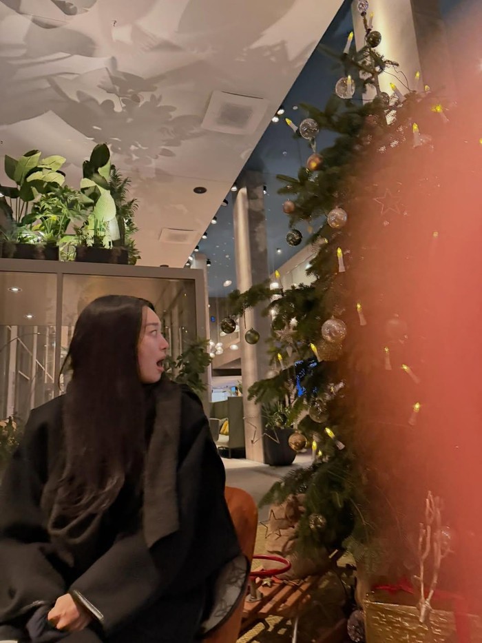 Sebelumnya pada (6/1/2026), AM Entertainment mengabarkan bahwa kedua artisnya yakni Shin Min Ah dan Kim Woo Bin berbulan madu ke Spanyol tak lama setelah melangsungkan upacara pernikahan pada 20 Desember 2025./ Foto: instagram.com/ilusomina