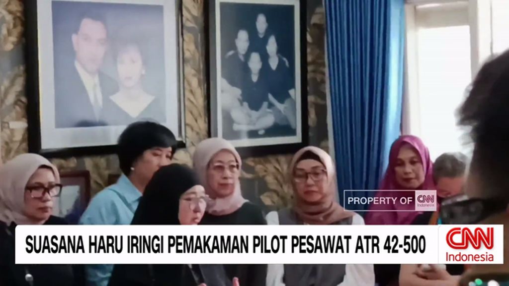 VIDEO: Suasana Haru Iringi Prosesi Pemakaman Pilot Pesawat ATR 42-500