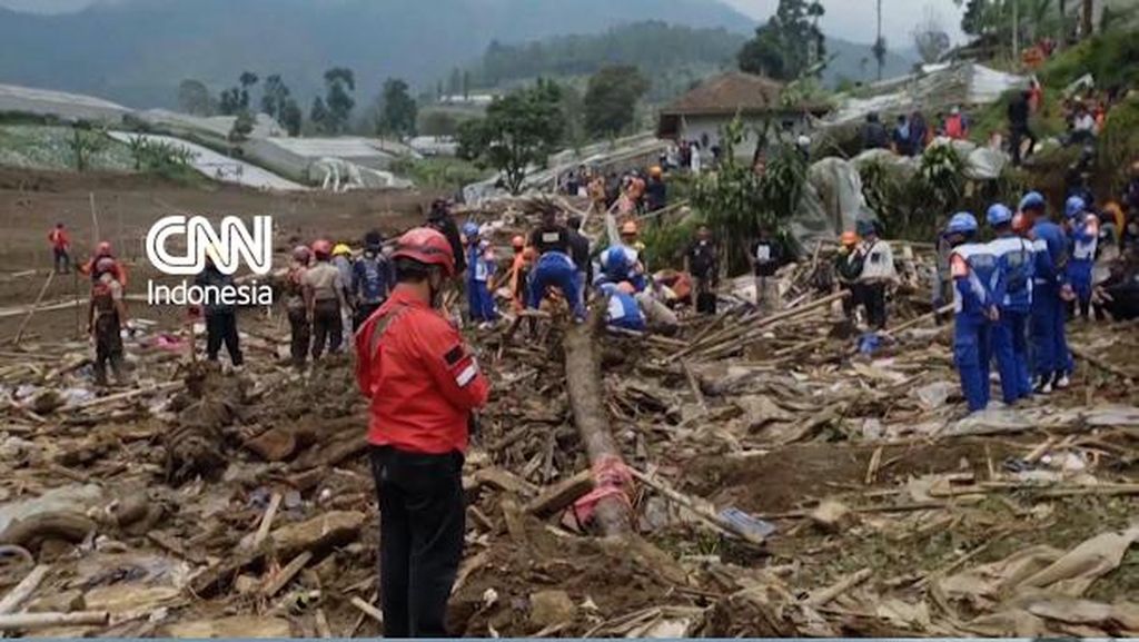 Pencarian Korban Longsor Cisarua: 105 Hilang, 25 Jenazah Dievakuasi