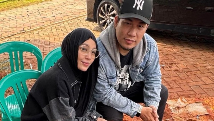 Ungkapan Hati Istri Rizal Armada saat Pertama Kali Kunjungi Makam Anak usai Keluar Rumah Sakit