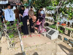 Jelang Hari Jadi ke-167, Wabup Mimik Ziarah Makam Tokoh Sidoarjo