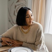 5 Perbedaan Orang yang Benar-benar Baik Hati dan Cuma Pura-pura