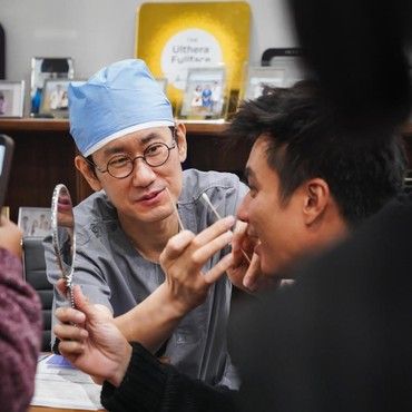 7 Potret Baim Wong Jalani Rangkaian Perawatan di Klinik Bedah Plastik Korea Selatan