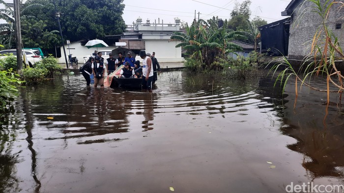 Kondisi genangan banjir di Desa Mintobasuki Kecamatan Gabus, Pati, Selasa (27/1/2026).