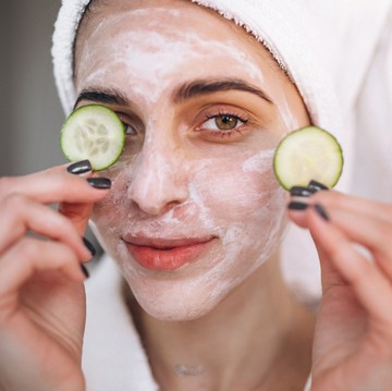 8 Cara Membuat Masker Timun di Rumah untuk Self-Care Akhir Pekan