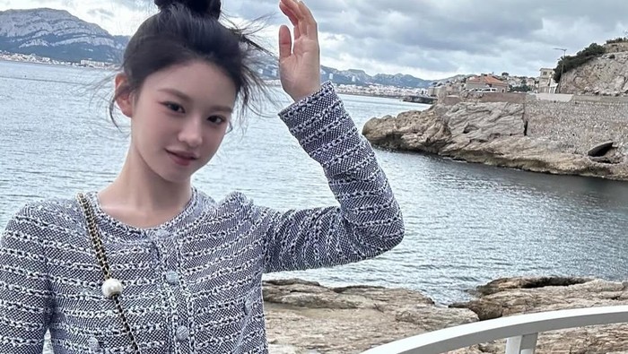 Get The Look: Outfit Santai Pakai Tweed Ala Go Youn Jung