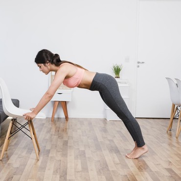 Gerakan Chair Routine Ini Bantu Perkuat Otot Inti Tanpa Alat Gym