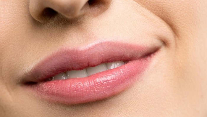 3 Tips Memilih Lipstik untuk Tampil Awet Muda di Usia 40-an