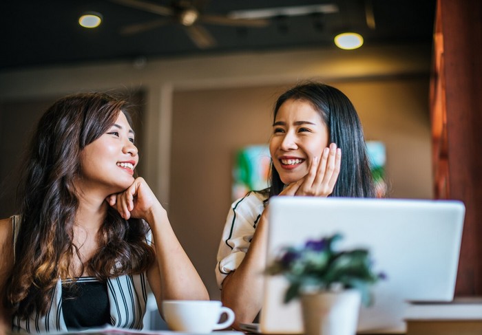Perilaku yang tanpa sadar sering dilakukan orang baik hati adalah menghormati semua orang. Mereka menjunjung tinggi hal ini, bahkan jika orang tersebut memiliki perbedaan dengan dirinya.