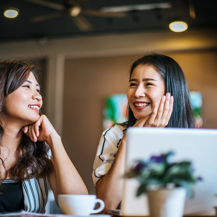 Perilaku yang tanpa sadar sering dilakukan orang baik hati adalah menghormati semua orang. Mereka menjunjung tinggi hal ini, bahkan jika orang tersebut memiliki perbedaan dengan dirinya.