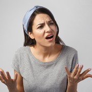 Meski Cantik, 4 Perilaku 'IQ Rendah' Ini Bikin Orang Lain Ogah Melirik