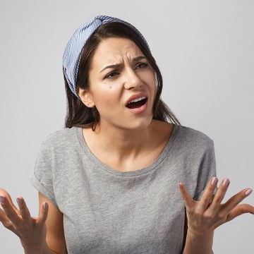 Meski Cantik, 4 Perilaku 'IQ Rendah' Ini Bikin Orang Lain Ogah Melirik