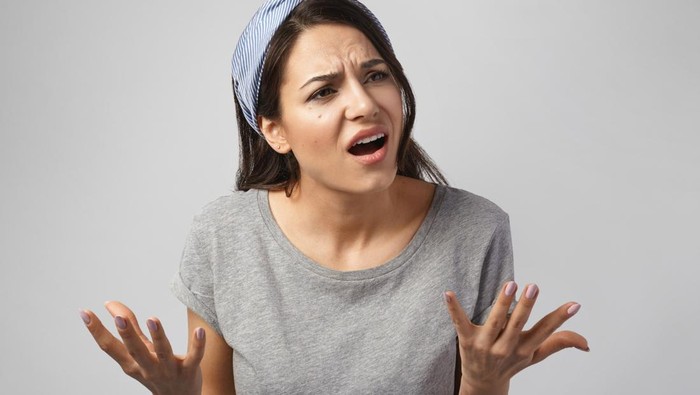 Meski Cantik, 4 Perilaku 'IQ Rendah' Ini Bikin Orang Lain Ogah Melirik