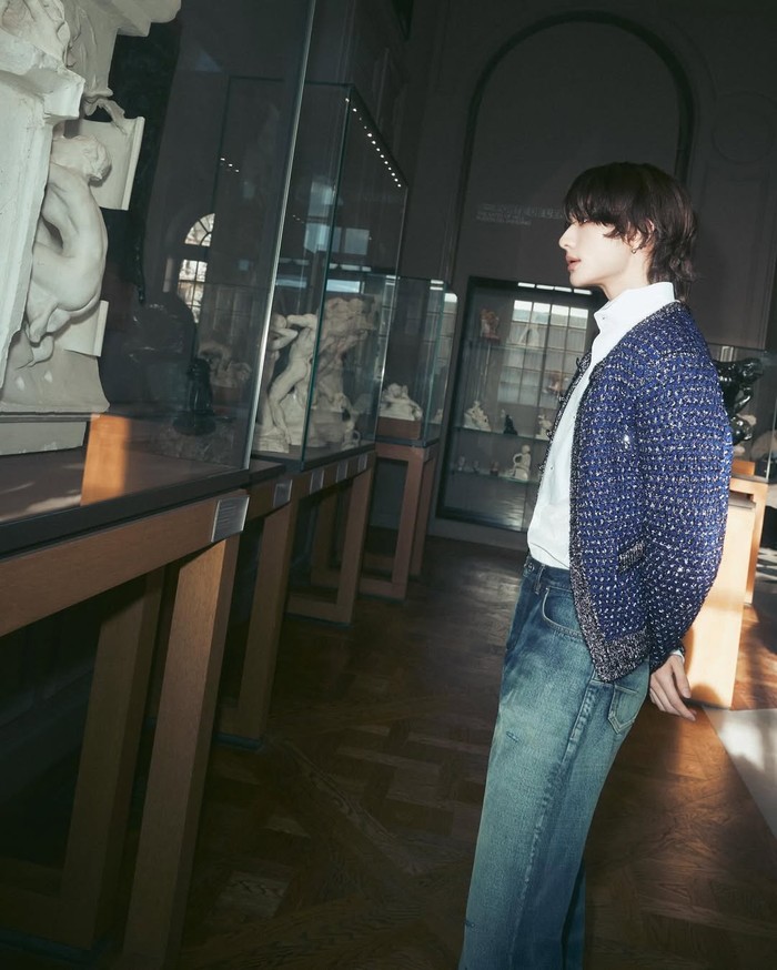 Jadi pengalaman pertama yang begitu berkesan, Dior pun membagikan sebuah video di kanal YouTube resmi Christian Dior yang memperlihatkan sudut pandang Hyunjin Stray Kids saat menghadiri Dior Winter 2026-2027 show. / Foto: instagram.com/hynjinnnn