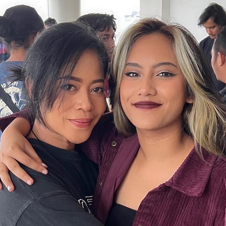 <p>Kikan tampaknya begitu dekat dengan sang putri. Dalam berbagai kesempatan, Kikan kerap mengabadikan momen kebersamannya dengan Shira. Saat Shira berulang tahun ke-22 di tahun lalu, Kikan membuat perayaan sederhana namun spesial untuk putrinya. (Foto: Instagram @kikankikan)</p>