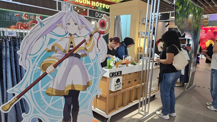 Kolaborasi DUST x Frieren Hadirkan Koleksi Penuh Karakter untuk Pecinta Fashion dan Anime
