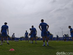 Persib Gelar Latihan Terbuka, Kurzawa dan Dion Absen
