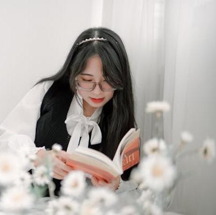 Orang cerdas biasanya tertarik pada permainan yang membuat otak bekerja aktif. Permainan strategi, puzzle kompleks, board game dengan banyak aturan, atau game yang butuh perencanaan jangka panjang terasa memuaskan.