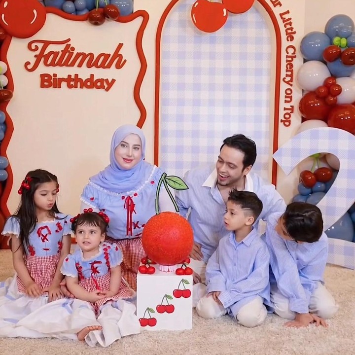 <p>Cerita manis kembali hadir di keluarga selebgram sekaligus <em>influencer</em>, Tasyi Athasyia. Baru-baru ini, Tasyi merayakan ulang tahun ke-2 putri keempatnya, Fatimah. Momen spesial ini dibagikan langsung oleh Tasyi melalui unggahannya di Instagram. (Foto: Instagram @tasyiiathasyia)</p>