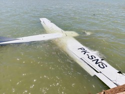 Penampakan Pesawat Smart Air Bawa 15 Kru-Penumpang Jatuh di Pantai Nabire