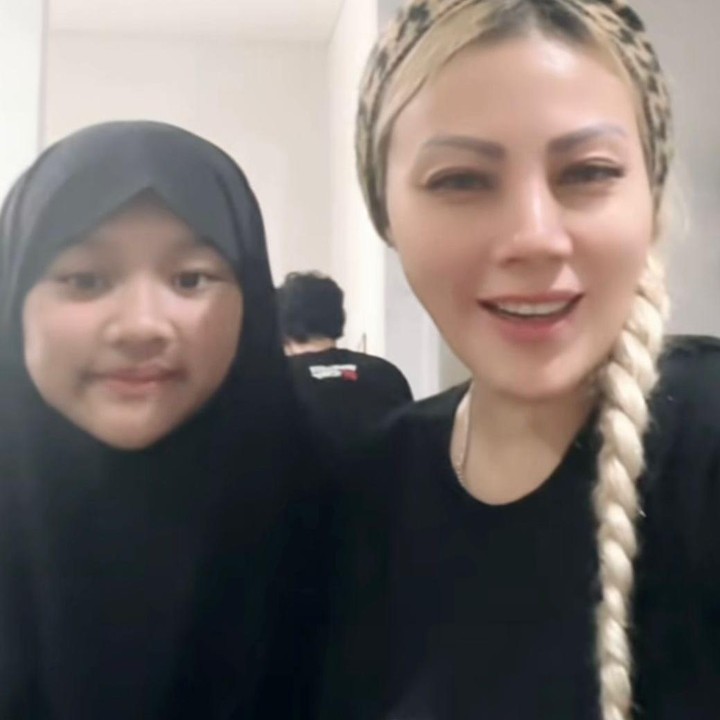 <p>Belum lama ini, kakak Virgoun, Febby Carol, ikut membagikan potret kebersamaannya dengan Starla. Melihat dari beberapa momennya di Instagram, terlihat jelas hubungan kakak Virgoun ini sangat dekat dengan sang keponakan. (Foto: Instagram @febbycarol_)</p>