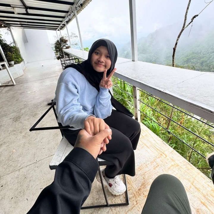 <p>Kabar Starla yang menghilangkan tanda lahirnya itu pun juga sampai ke telinga sang nenek, Eva Manurung. "Udah di laser dan udah dibuang," kata ibunda Virgoun saat berbincang dalam acara <em>Pagi-Pagi Ambyar</em>, dikutip dari kanal Youtube <em>@TRANSTVofficial</em>, Selasa (27/1/2026).&nbsp;(Foto: Instagram @virgoun_)</p>