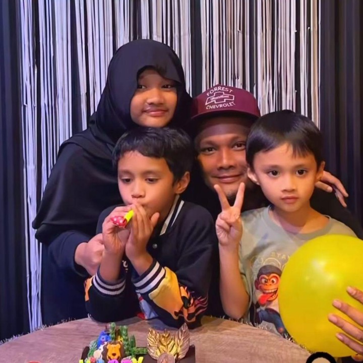 <p>Banyak warganet ikut menyoroti penampilan terbaru Starla dengan berbagai komentar. Salah satunya datang dari akun Instagram <em>@nov***</em> yang menyebut, "Starla cantik amat,". "Starla makin gede semakin manis yaa," tutur <em>@ind***.</em> "Masya Allah segar banget lihat Starla yang sekarang. Sehat-sehat yah nak," tambah <em>@naf***</em>. (Foto: Instagram @febbycarol_)</p>