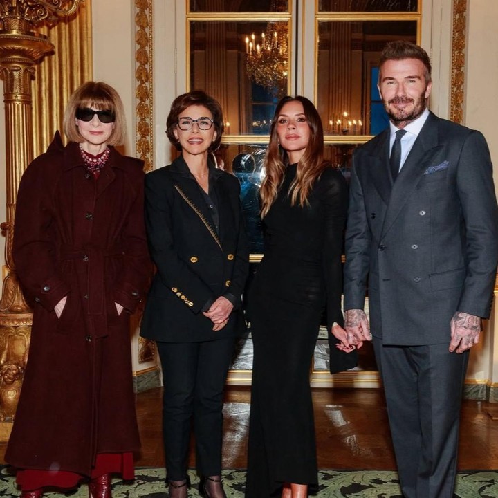 <p>David Beckham tak lupa menyampaikan rasa bangganya atas pencapaian yang telah diraih oleh Victoria. "Kami sangat bangga padamu dan semua yang telah kamu raih <em>@victoriabeckham</em>. Dinobatkan sebagai<em> Chevali&egrave;re de l&rsquo;Ordre des Arts et des Lettres</em> oleh Kementerian Kebudayaan Prancis. Tidak ada yang lebih pantas menerimanya selain kamu. Kami mencintaimu," tulis David lewat <em>caption</em> di Instagramnya. (Foto: Instagram @davidbeckham)</p>