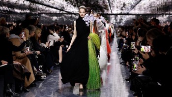 FOTO: Eksplorasi Couture ala Jonathan Anderson Bareng Dior
