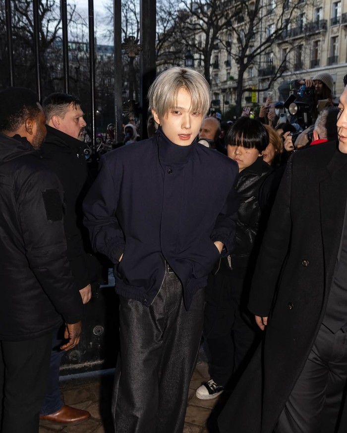 Tak hanya para penggemar, maknae (anggota termuda) NCT DREAM satu ini pun tentunya ikut bersemangat. Bagaimana tidak, ini merupakan kali pertama Jisung menghadiri Paris Fashion Week atau disingkat PFW. / Foto: instagram.com/systemofficial