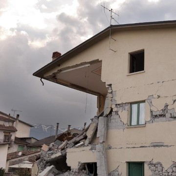 Tanda-tanda Awal Bencana Alam Akan Terjadi, dari Tsunami hingga Banjir
