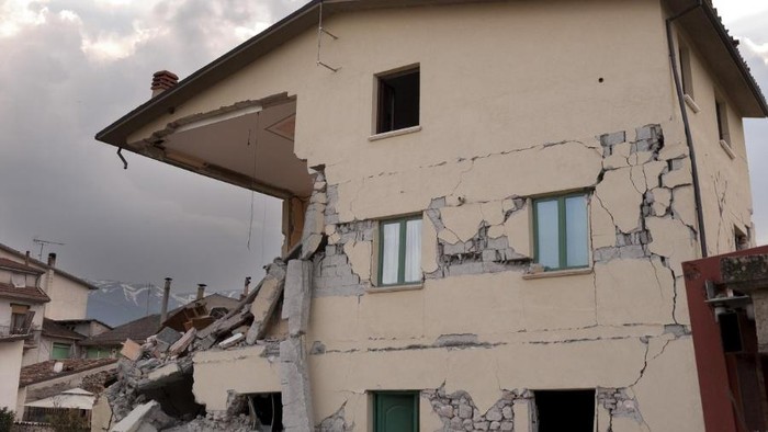 Tanda-tanda Awal Bencana Alam Akan Terjadi, dari Tsunami hingga Banjir