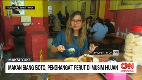 VIDEO: Makan Siang Soto, Penghangat Perut di Musim Hujan