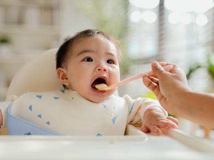 Apakah Bayi 5 Bulan Boleh Diberi Makan MPASI? Ini Fakta yang Perlu Diketahui