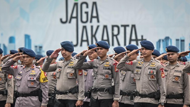 Ketua YLBHI M. Isnur menuntut proses hukum terhadap anggota TNI dan Polri yang menuduh pedagang es kue menggunakan bahan spons.
