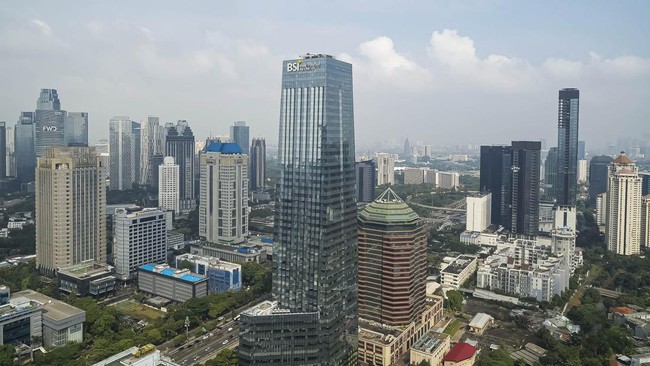 PT Bank Syariah Indonesia (BSI) meraih peringkat pertama Rating ESG Global Islamic Banking dengan skor 5,56, menunjukkan komitmen kuat terhadap keberlanjutan.