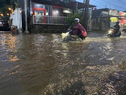 Banjir Terjang Kawasan Kota Jember, Sejumlah Jalan Tergenang