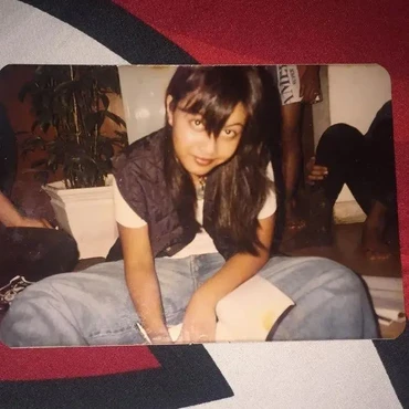 7 Foto Lawas Denada Awal Debut, Jadi Anak Skena 90-an Pakai Baggy Jeans & Rompi