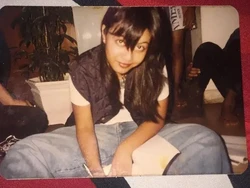 7 Foto Lawas Denada Awal Debut, Jadi Anak Skena 90-an Pakai Baggy Jeans & Rompi