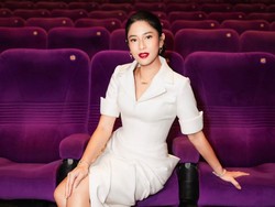 'If Doubt Wear Red', Intip 7 Pesona Dian Sastro Pakai Lipstik Merah Glamor & Seksi